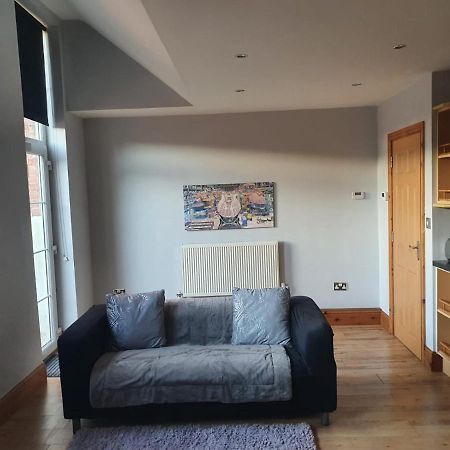 Spacious 2 Bed Appartment Next To Bae With Spa Bath 배로우인퍼니스 외부 사진