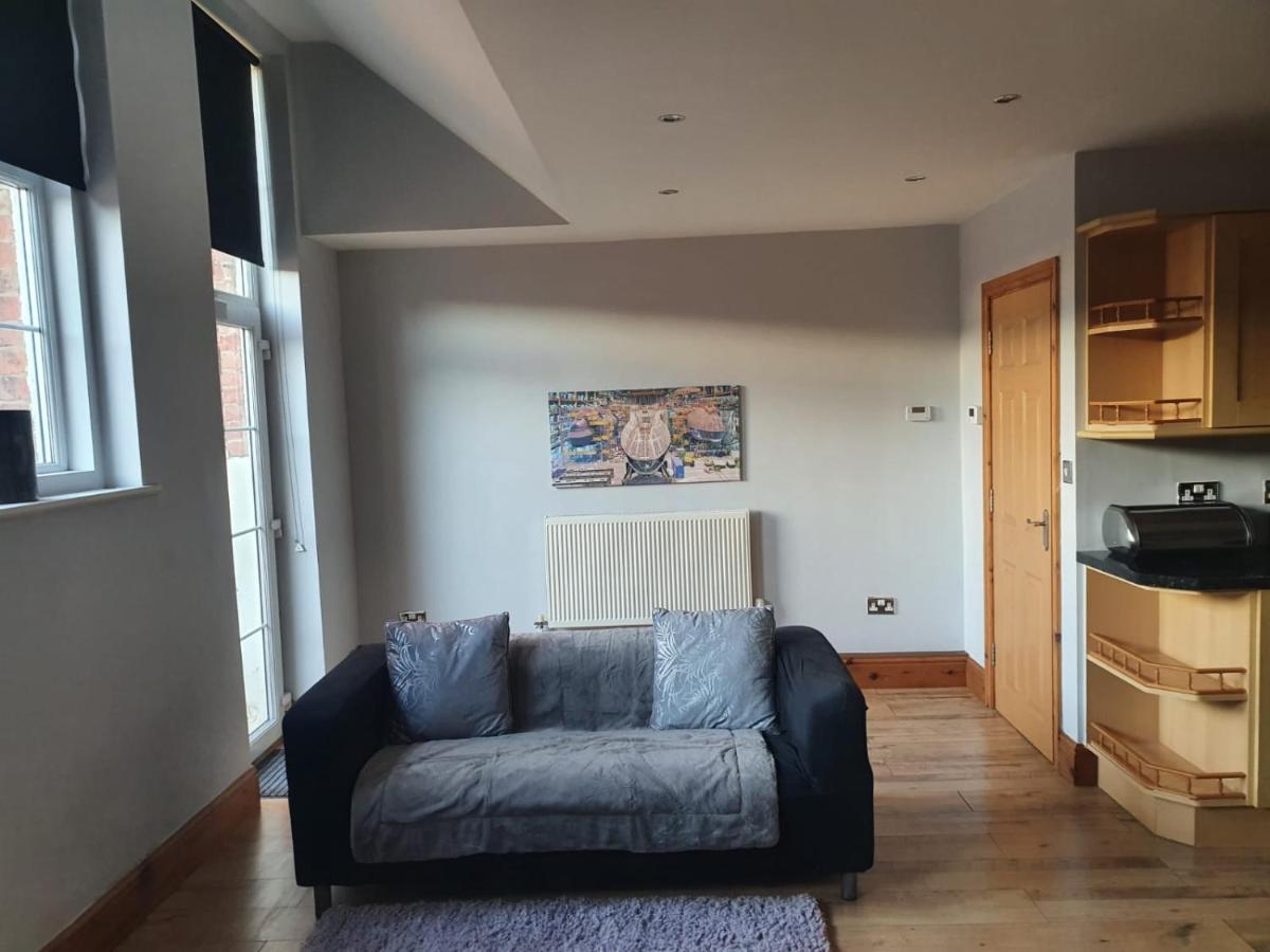 Spacious 2 Bed Appartment Next To Bae With Spa Bath 배로우인퍼니스 외부 사진