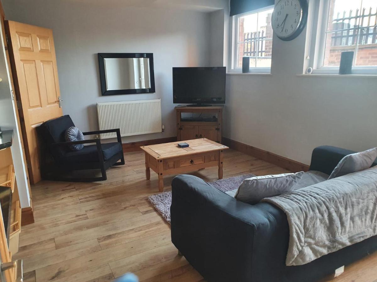 Spacious 2 Bed Appartment Next To Bae With Spa Bath 배로우인퍼니스 외부 사진