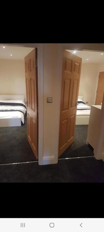 Spacious 2 Bed Appartment Next To Bae With Spa Bath 배로우인퍼니스 외부 사진